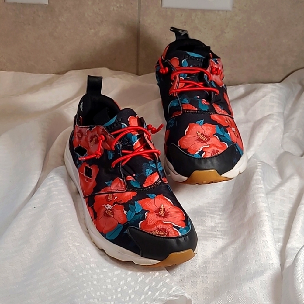 Reebok 3-D Ultralite Woman's Black Sneakers Red Floral Design